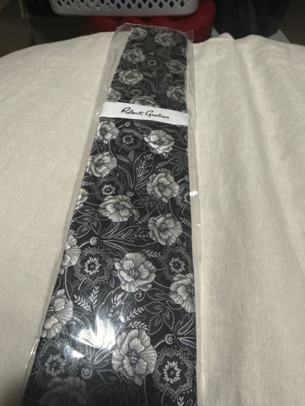 Robert Graham tie NWT